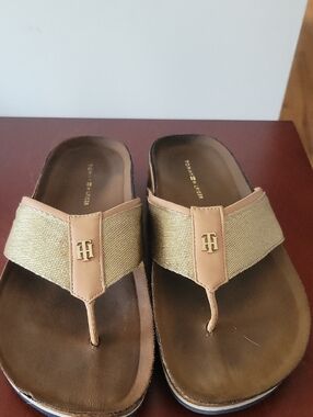 Tommy Hilfiger TWGiulio Sandals 6.5 Gold/Brown